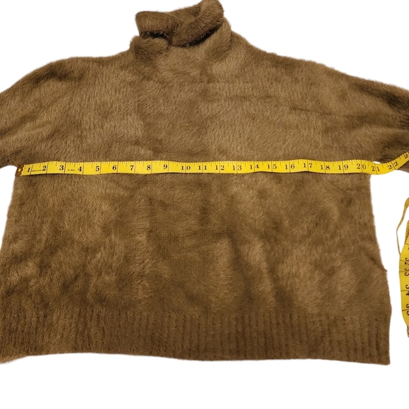 Nasty Gal Green Fuzzy Crop Turtleneck Sweater L - Picture 11 of 13